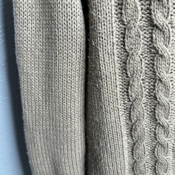 Brown sweater with plait design‎ on top around shoulders - Picture 6 of 8